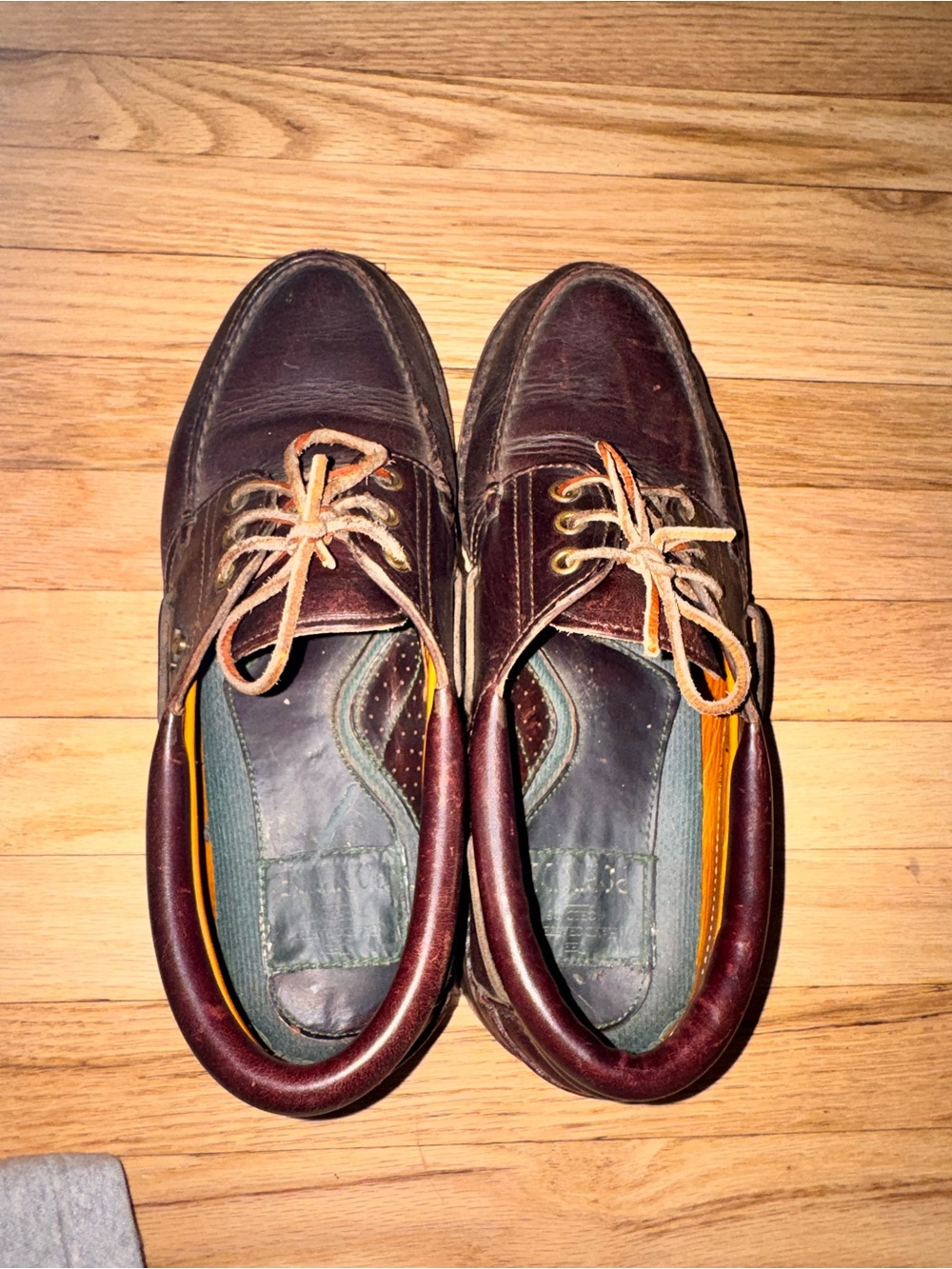 Men's Leather Boat Shoes in Burgundy Brown